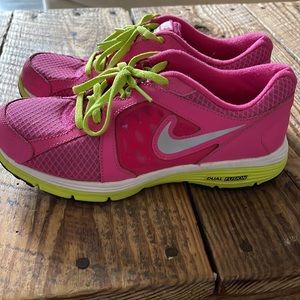 Nike Dual Fusion Sneakers